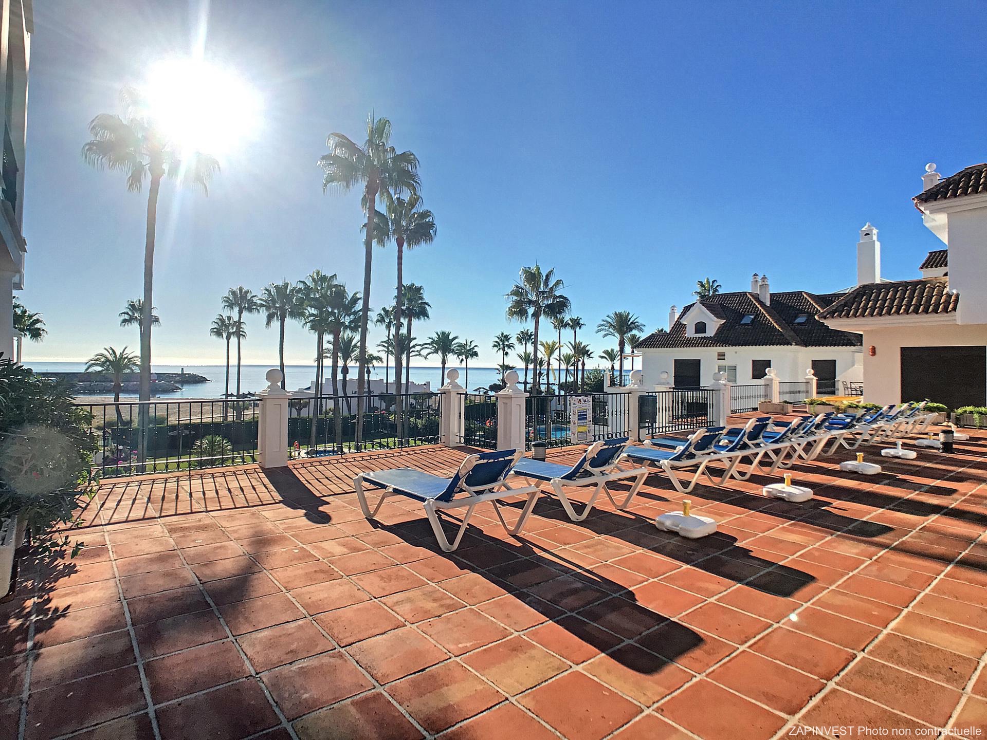 Rez-de-chaussée en bord de mer à La Duquesa, province Malaga, Espagne