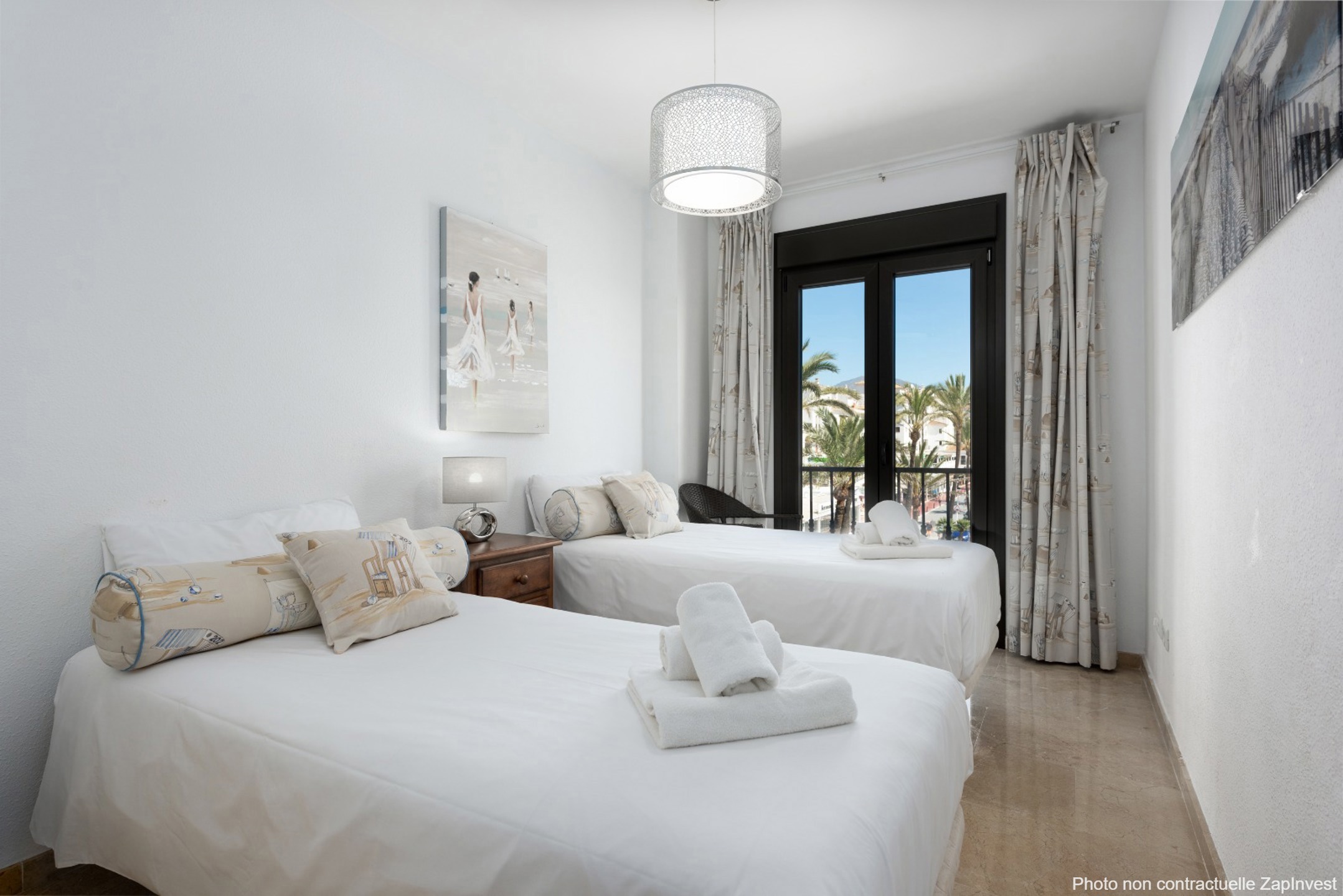 Magnifique appartement au Port de la Duquesa avec des vues splendides sur le port et la mer, Espagne