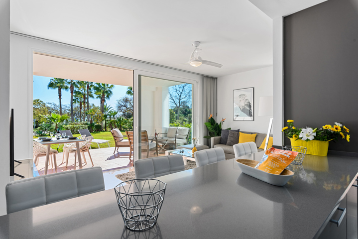 Rez-de-chaussée contemporain avec jardin et vues nature, à deux pas du Crystal Lagoon à Casares Costa, Espagne