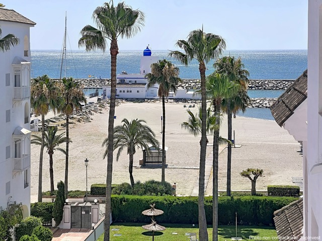 Magnifique appartement au Port de la Duquesa avec des vues splendides sur le port et la mer, Espagne